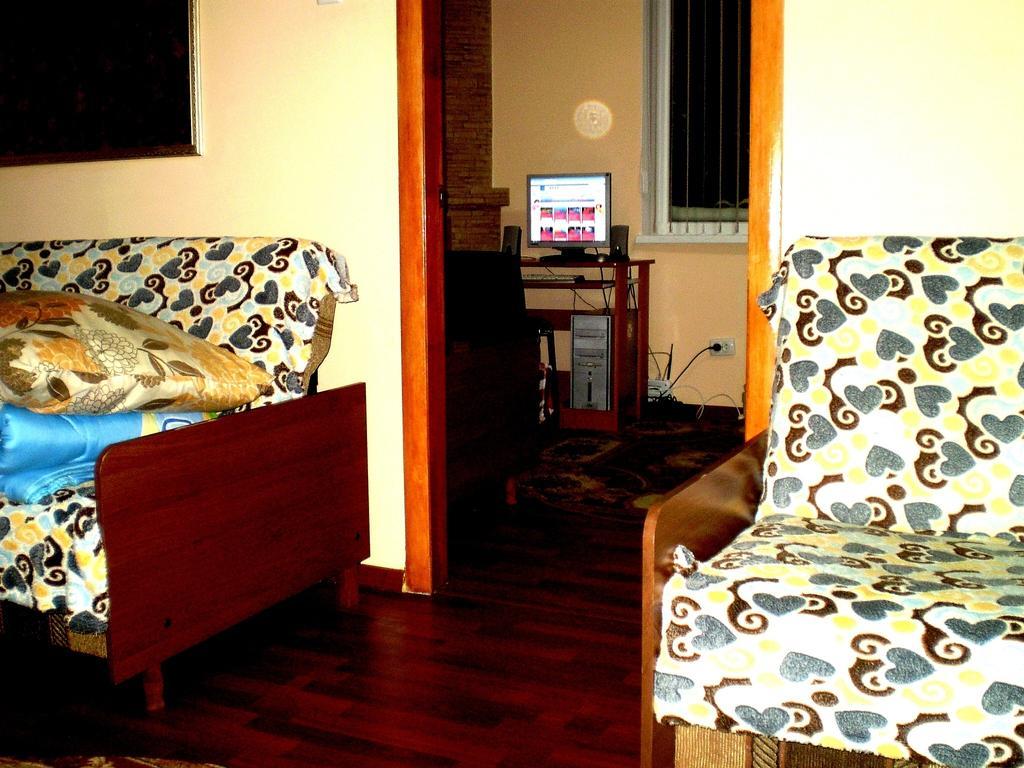 "City Center Chkalov-Sadovaya: Two-Story Wi-Fi House" Mykolaiv Room photo