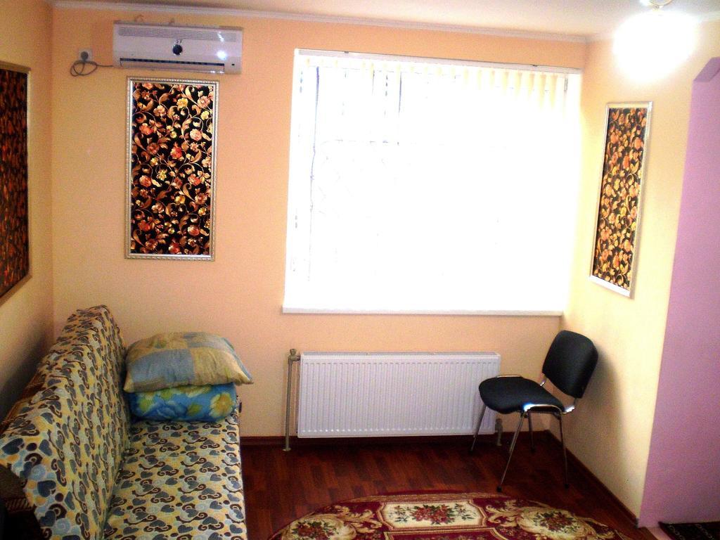 "City Center Chkalov-Sadovaya: Two-Story Wi-Fi House" Mykolaiv Room photo