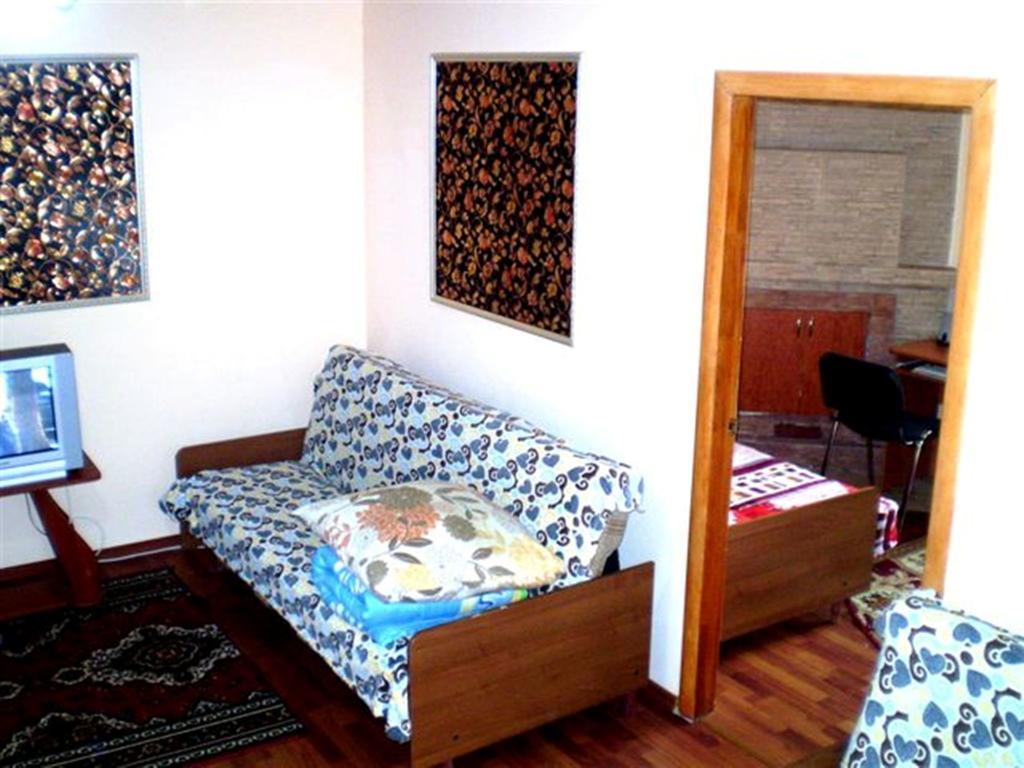 "City Center Chkalov-Sadovaya: Two-Story Wi-Fi House" Mykolaiv Room photo